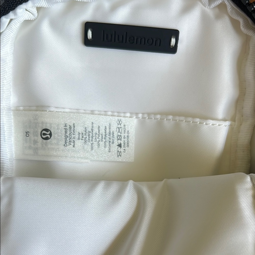 lululemon athletica Black and White Belt Bag with Adjustable Strap - Picture 3 of 3